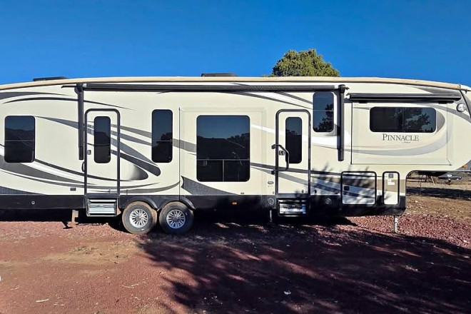 2016 Pinnacle 38FLSA