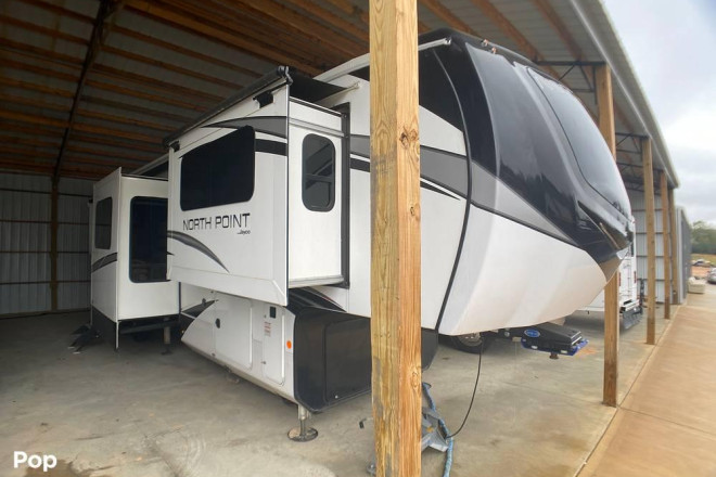 2022 North Point 382FLRB