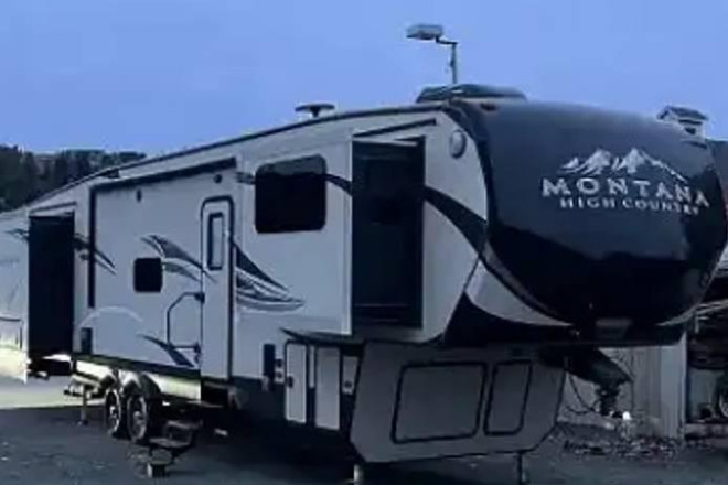 2017 Montana HIGH COUNTRY 374FL