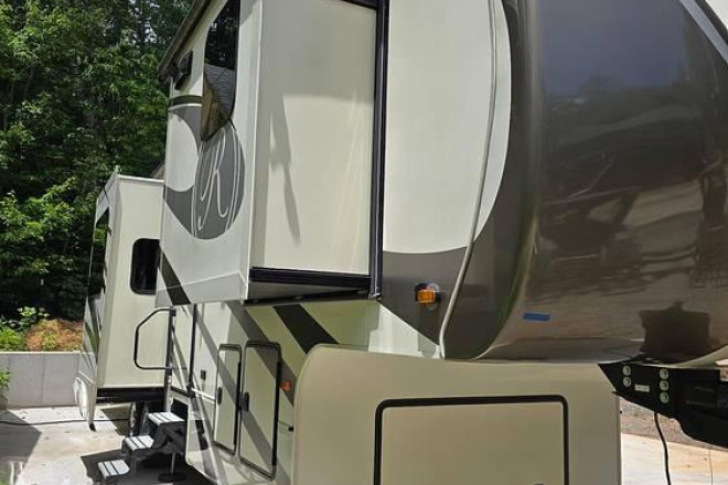 2018 Riverstone 39FK