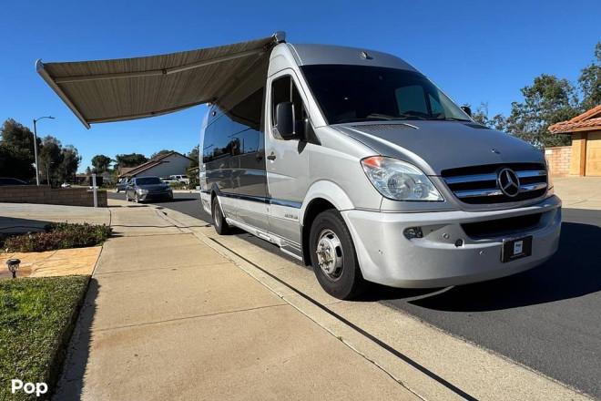 2013 Interstate 24 LOUNGE