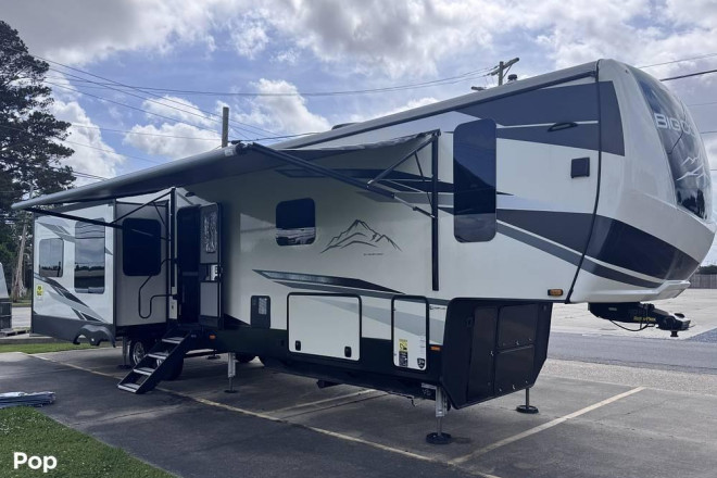 2022 Big Country 3702FB