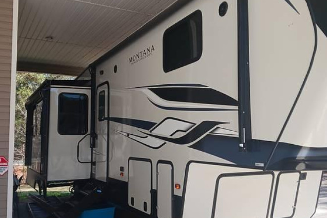 2022 Montana High Country 295 RL