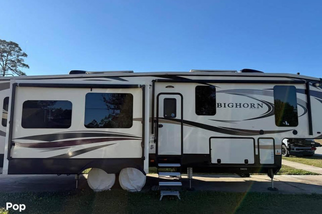 2018 Bighorn 3270RS