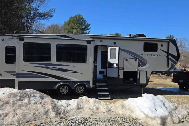 2020 Montana High Country 295RL