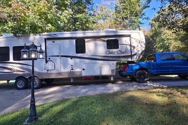 2018 Cedar Creek Silverback Series M-35IK