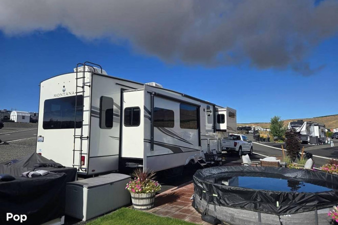2022 Montana 3781RL