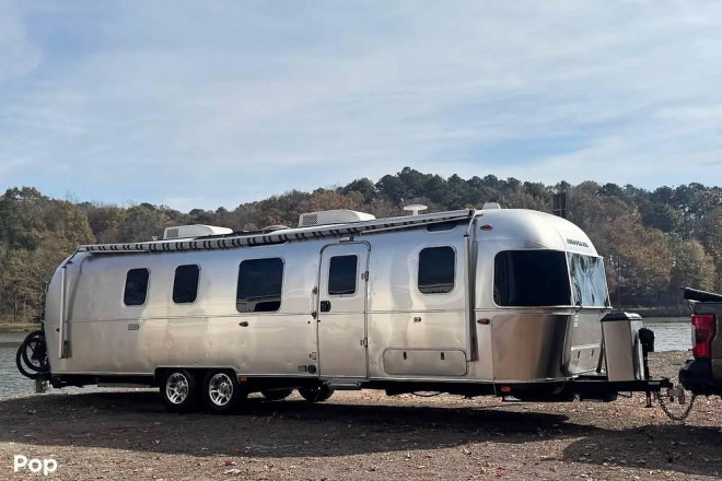 2024 Classic 33FB Twin