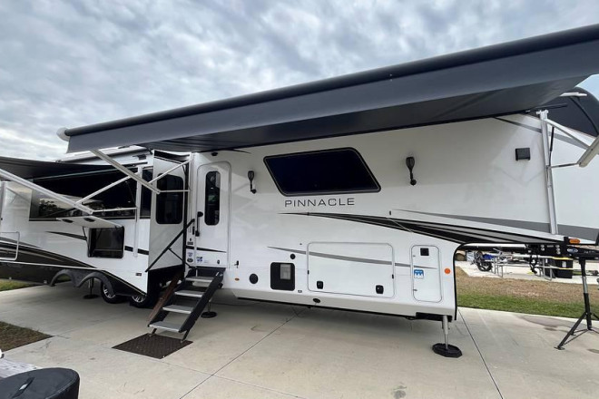 2025 Pinnacle 38FBRK