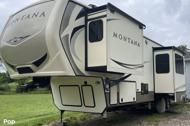 2018 Montana 3701LK