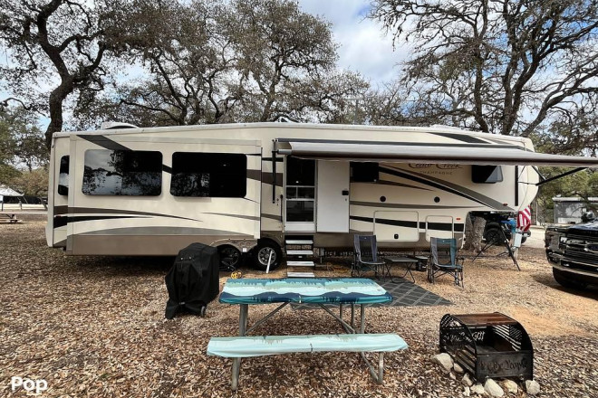 2017 Cedar Creek Champagne 38EL