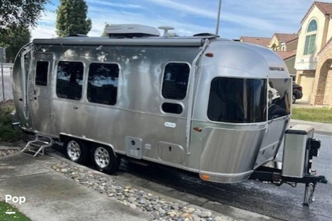 2023 Flying Cloud 23FB Twin