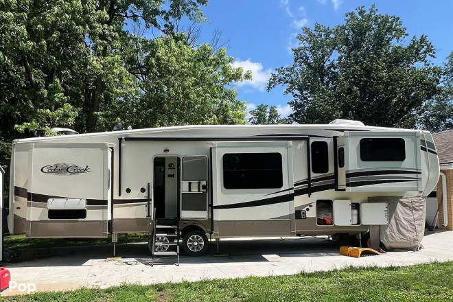 2018 Cedar Creek Hathaway 38FLX