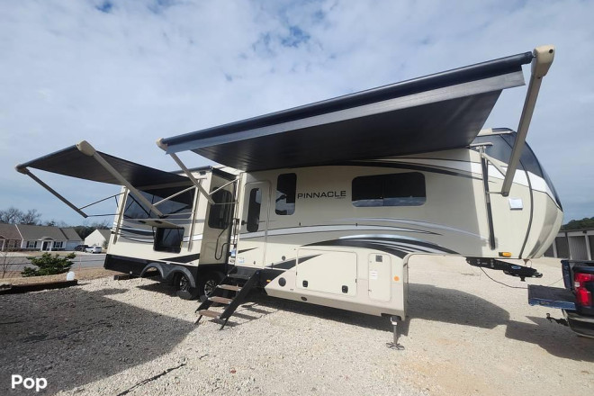 2021 Pinnacle 32RLTS