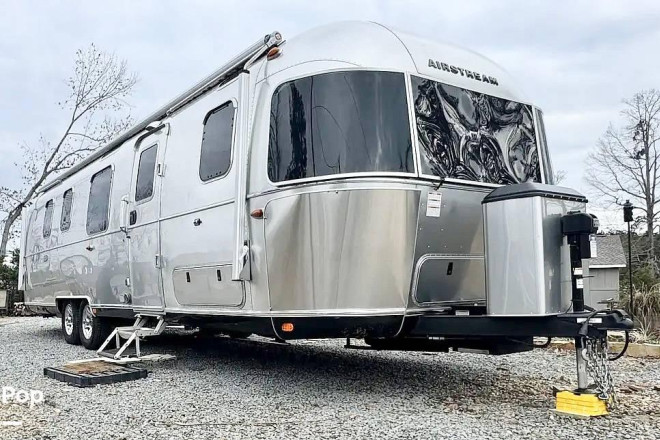 2024 Classic 33FB Twin