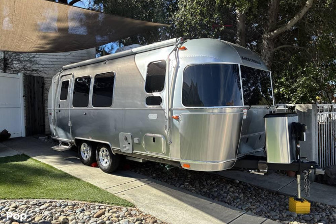 2023 Flying Cloud 23FB Twin