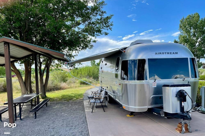 2022 Flying Cloud 25FB Twin