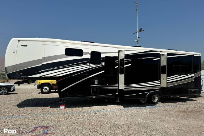 2021 Mobile Suites 41FKMB