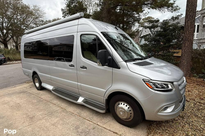 2022 Ultimate Toys Traveler