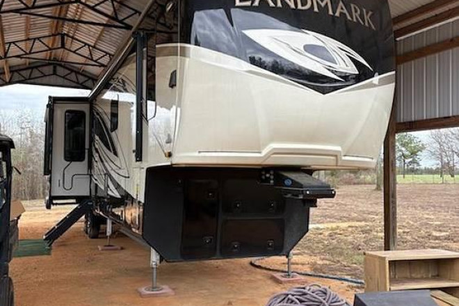 2022 Landmark 365LM Newport