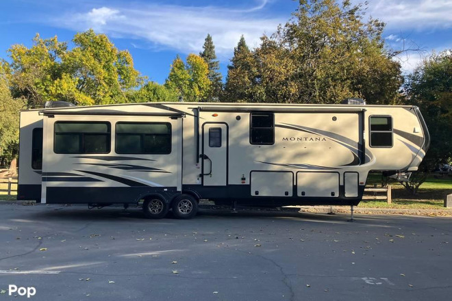 2019 Montana High Country 385BR