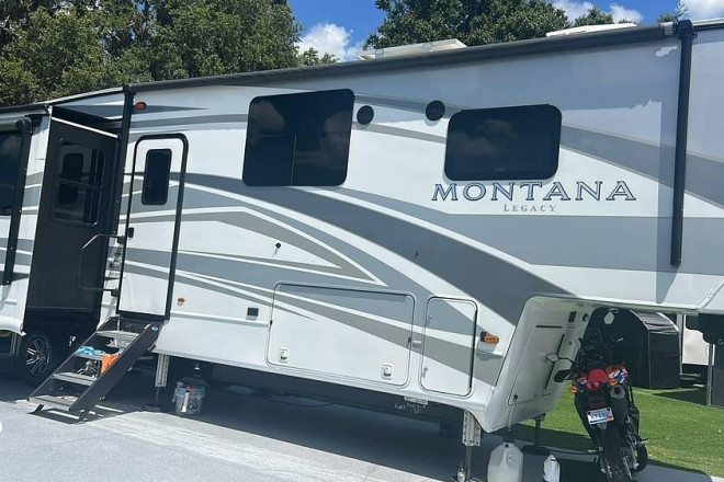 2022 Montana 3231CK Legacy FULL BODY Paint