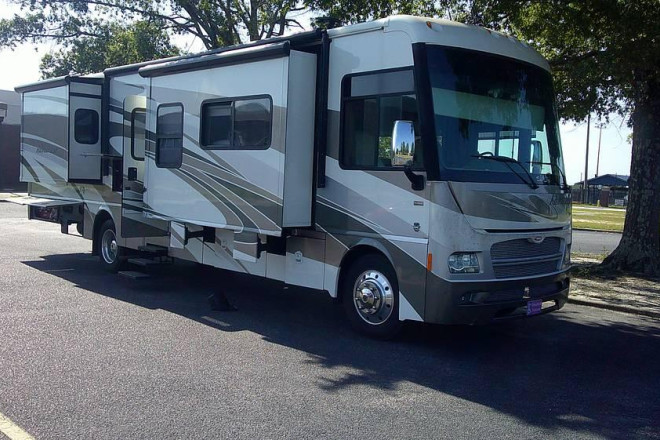2013 Adventurer 37F