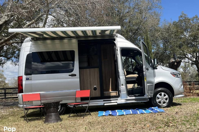 2024 Interstate 19 Tommy Bahama 2WD