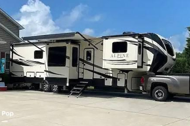 2019 Alpine 3700FL