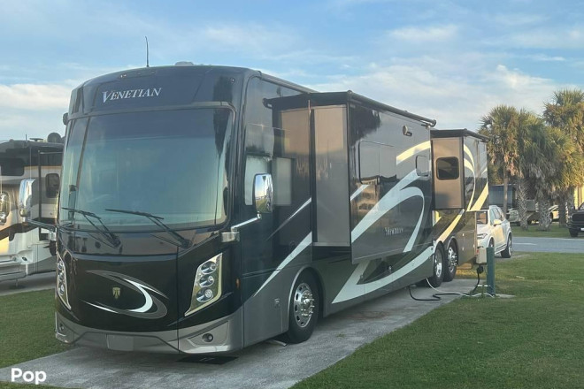 2021 Venetian Series M-42B Freightliner