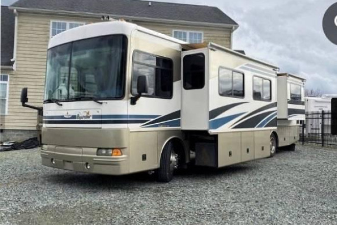 2003 Bounder 37U