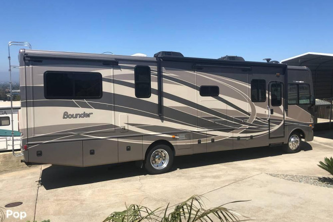 2015 Bounder 34T