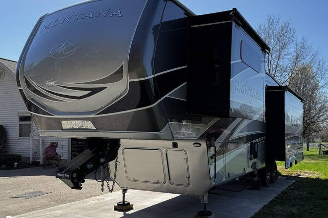 2022 Montana 3231 CK
