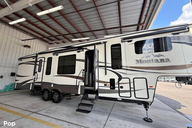 2015 Montana 3711FL