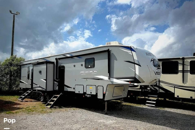 2022 Arctic Wolf 3770Suite