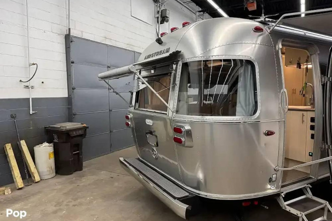 2022 Flying Cloud 27FB Queen