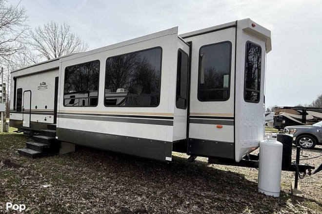 2022 Cedar Creek Cottage 40 CDL