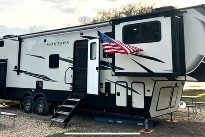 2021 Montana High Country Series M-377 FL