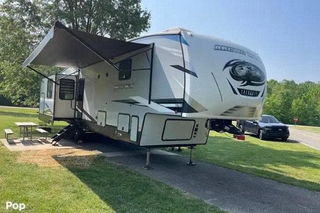 2021 Arctic Wolf 3660 Suite