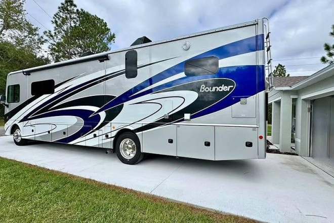2022 Bounder 35GL