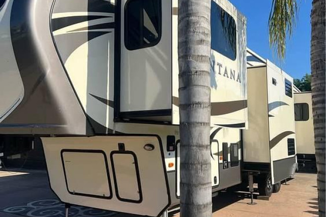 2017 Montana Luxury Fifth Wheel 3730 FL