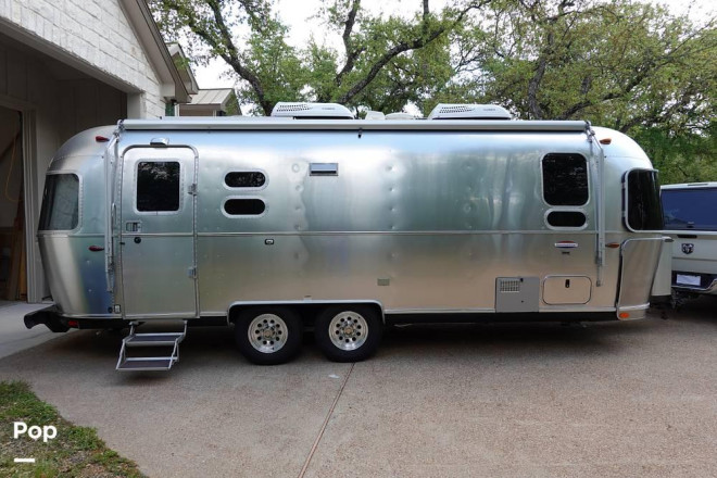 2018 International Signature 25FB Twin