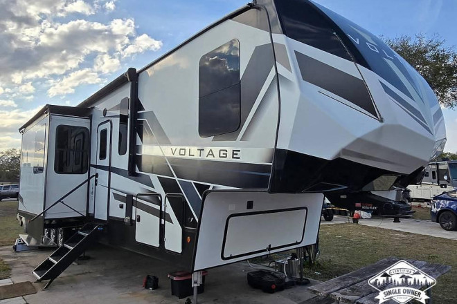 2023 Voltage 4225