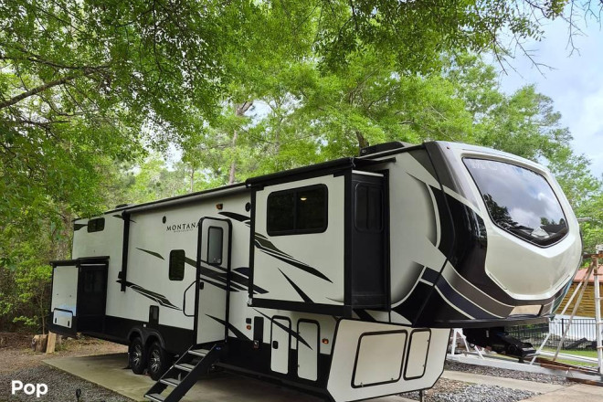 2021 Montana High Country Series M-377 FL