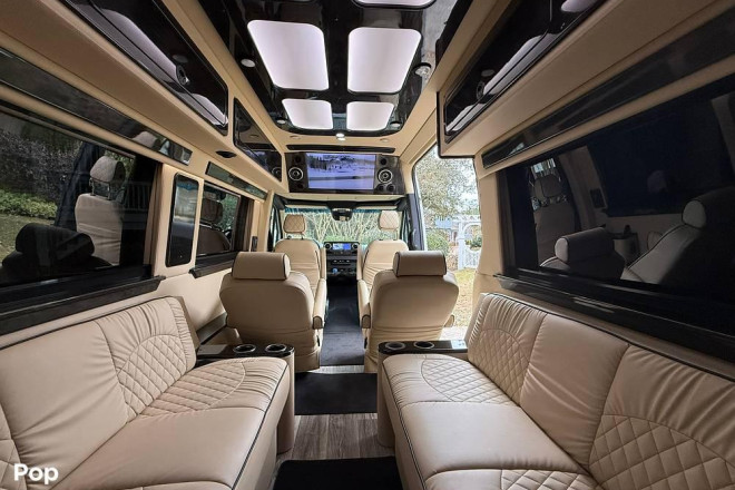 2022 Ultimate Toys Traveler