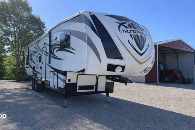 2015 Thunderbolt XLR 300X12HP Toy Hauler
