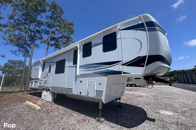 2022 Columbus 388FKC