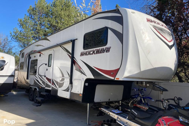 2017 Shockwave F33SAGDX