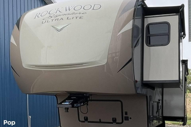 2018 Signature Ultra-Lite 8299BS