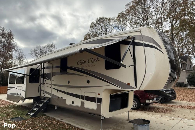 2017 Cedar Creek Champagne 38EL